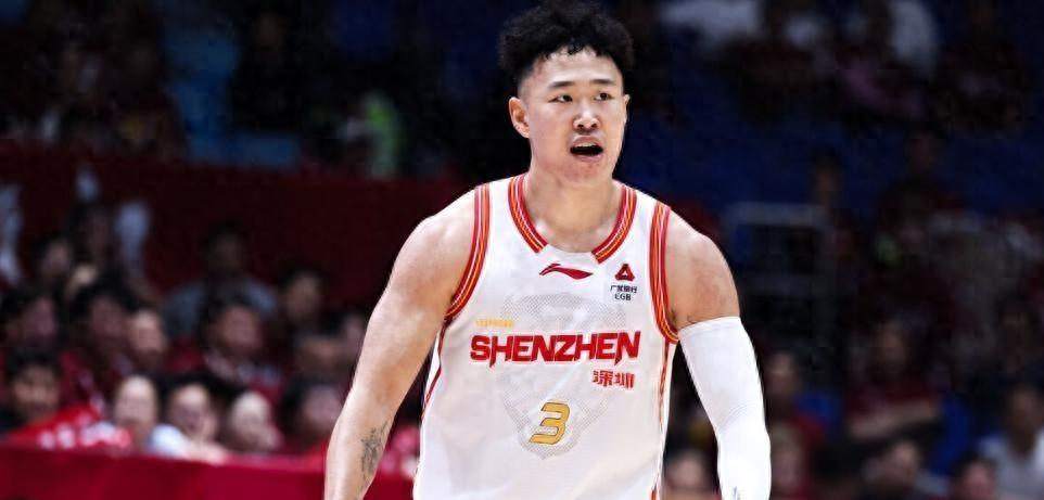 乐鱼体育-曾凡博带伤坚持上阵，高效砍下高分，强势打乱广东防线